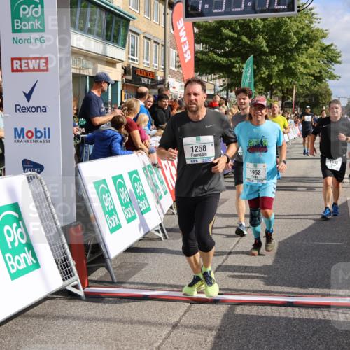 15.09.2024 - PSD Bank Halbmarathon Strokosch-Dieckow http://msf.ph/oto/7096306 15.09.2024 12:00:33 Ziel 1258, 1546, 1547, 1593, 1625, 1725, 1848, 1852, 1952, 1960, 2357, 2713, 2714, 2778, 2826, 3098, 3445, 3519, 3550 meine-sportfotos.de
