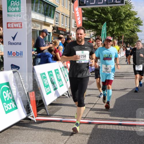 15.09.2024 - PSD Bank Halbmarathon Strokosch-Dieckow http://msf.ph/oto/7096308 15.09.2024 12:00:33 Ziel 1258, 1546, 1547, 1593, 1625, 1725, 1848, 1852, 1952, 1960, 2357, 2713, 2714, 2778, 2826, 3098, 3445, 3519, 3550 meine-sportfotos.de