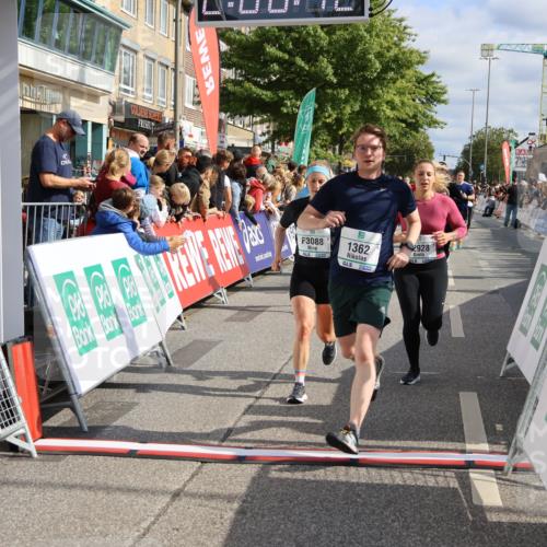 15.09.2024 - PSD Bank Halbmarathon Strokosch-Dieckow http://msf.ph/oto/7096366 15.09.2024 12:01:03 Ziel 1362, 1769, 1781, 1788, 1792, 1868, 1914, 1951, 2048, 2248, 2293, 2560, 2813, 2875, 2910, 2928, 3023, 3088, 3146, 3171, 3316 meine-sportfotos.de