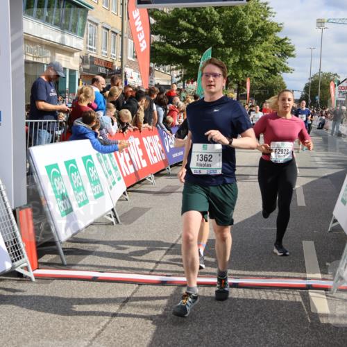 15.09.2024 - PSD Bank Halbmarathon Strokosch-Dieckow http://msf.ph/oto/7096370 15.09.2024 12:01:03 Ziel 1362, 1769, 1781, 1788, 1792, 1868, 1914, 1951, 2048, 2248, 2293, 2560, 2813, 2875, 2910, 2928, 3023, 3088, 3146, 3171, 3316 meine-sportfotos.de
