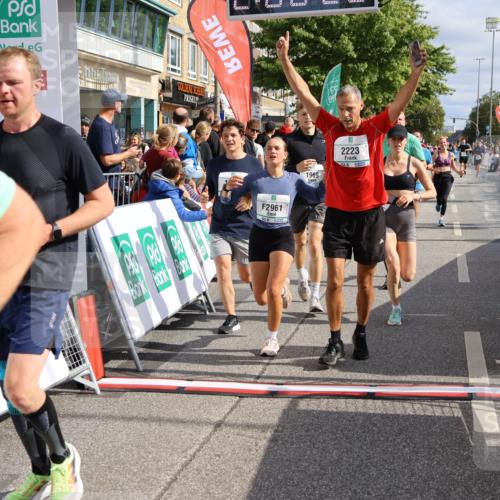 15.09.2024 - PSD Bank Halbmarathon Strokosch-Dieckow http://msf.ph/oto/7096388 15.09.2024 12:01:13 Ziel 1362, 1492, 1732, 1769, 1782, 1792, 1868, 1880, 1899, 1969, 2223, 2248, 2293, 2772, 2813, 2824, 2875, 2910, 2928, 2953, 2961, 3023, 3088, 3171 meine-sportfotos.de