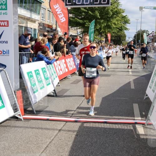 15.09.2024 - PSD Bank Halbmarathon Strokosch-Dieckow http://msf.ph/oto/7096411 15.09.2024 12:01:21 Ziel 1492, 1732, 1755, 1769, 1782, 1792, 1880, 1899, 1969, 2223, 2236, 2237, 2682, 2710, 2772, 2813, 2824, 2875, 2910, 2952, 2953, 2961, 2964, 3023 meine-sportfotos.de