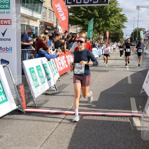 15.09.2024 - PSD Bank Halbmarathon Strokosch-Dieckow http://msf.ph/oto/7096415 15.09.2024 12:01:22 Ziel 1492, 1732, 1755, 1769, 1782, 1880, 1899, 1969, 2223, 2236, 2237, 2682, 2710, 2772, 2824, 2875, 2952, 2953, 2961, 2964 meine-sportfotos.de