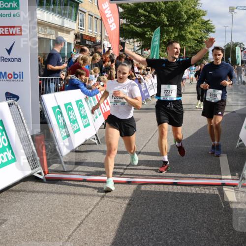 15.09.2024 - PSD Bank Halbmarathon Strokosch-Dieckow http://msf.ph/oto/7096418 15.09.2024 12:01:26 Ziel 1631, 1732, 1755, 1782, 1880, 1899, 1969, 2236, 2237, 2682, 2710, 2772, 2805, 2824, 2843, 2952, 2953, 2961, 2964, 3190 meine-sportfotos.de