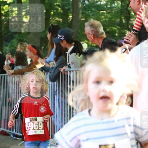 22.09.2024 - 32. Volkslauf durch das schöne Alstertal H.Heesch http://msf.ph/oto/7110118 22.09.2024 10:44:31 Ziel  meine-sportfotos.de