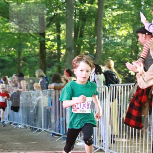 22.09.2024 - 32. Volkslauf durch das schöne Alstertal H.Heesch http://msf.ph/oto/7110197 22.09.2024 10:44:54 Ziel 5034, 5037, 5038 meine-sportfotos.de