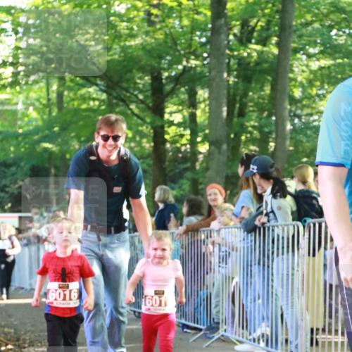 22.09.2024 - 32. Volkslauf durch das schöne Alstertal H.Heesch http://msf.ph/oto/7110244 22.09.2024 10:45:01 Ziel 5034, 5038 meine-sportfotos.de