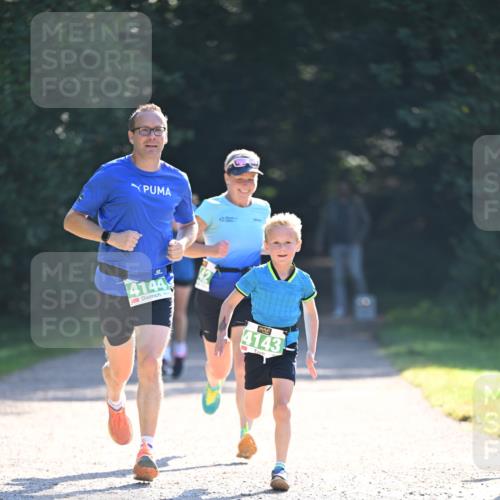 22.09.2024 - 32. Volkslauf durch das schöne Alstertal Dr. Thomas Lammeyer http://msf.ph/oto/7110384 22.09.2024 10:50:51 Laufen 4144, 4143 meine-sportfotos.de