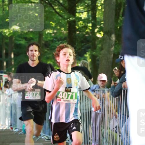 22.09.2024 - 32. Volkslauf durch das schöne Alstertal H.Heesch http://msf.ph/oto/7111230 22.09.2024 10:50:49 Ziel 4047, 4071, 4072, 4956, 4965 meine-sportfotos.de