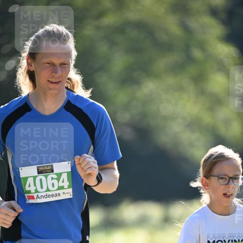 22.09.2024 - 32. Volkslauf durch das schöne Alstertal Dr. Thomas Lammeyer http://msf.ph/oto/7111319 22.09.2024 10:52:49 Laufen 4064, 4065 meine-sportfotos.de