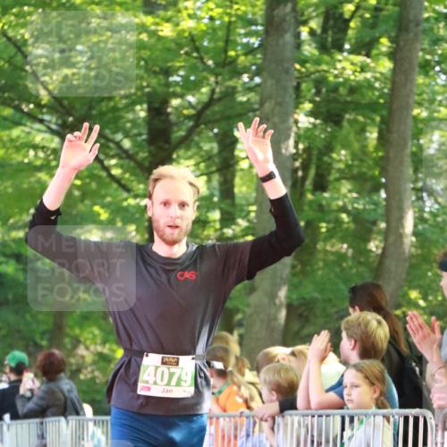 22.09.2024 - 32. Volkslauf durch das schöne Alstertal H.Heesch http://msf.ph/oto/7111535 22.09.2024 10:53:35 Ziel 4002, 4023, 4079 meine-sportfotos.de