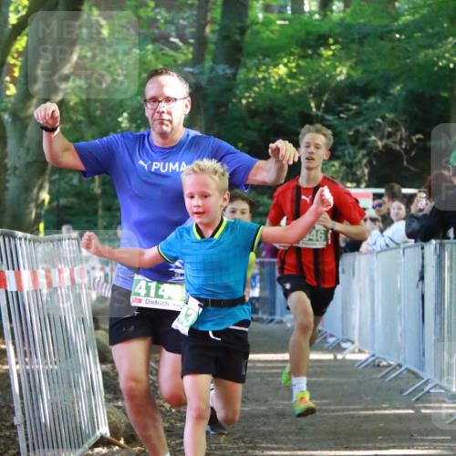 22.09.2024 - 32. Volkslauf durch das schöne Alstertal H.Heesch http://msf.ph/oto/7111722 22.09.2024 10:54:36 Ziel 4046, 4117, 4143, 4144 meine-sportfotos.de