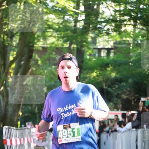 22.09.2024 - 32. Volkslauf durch das schöne Alstertal H.Heesch http://msf.ph/oto/7111853 22.09.2024 10:55:17 Ziel 4126, 4139, 4158, 4159, 4951 meine-sportfotos.de