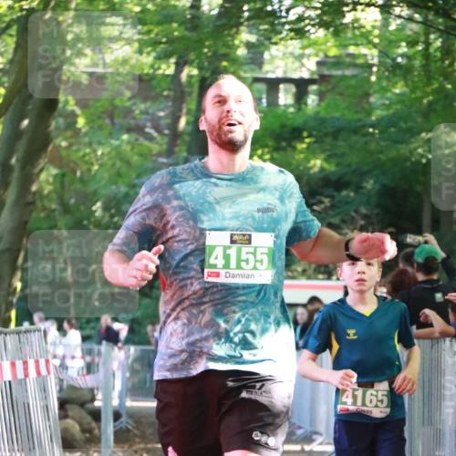 22.09.2024 - 32. Volkslauf durch das schöne Alstertal H.Heesch http://msf.ph/oto/7111984 22.09.2024 10:55:46 Ziel 4066, 4103, 4155, 4164, 4165 meine-sportfotos.de