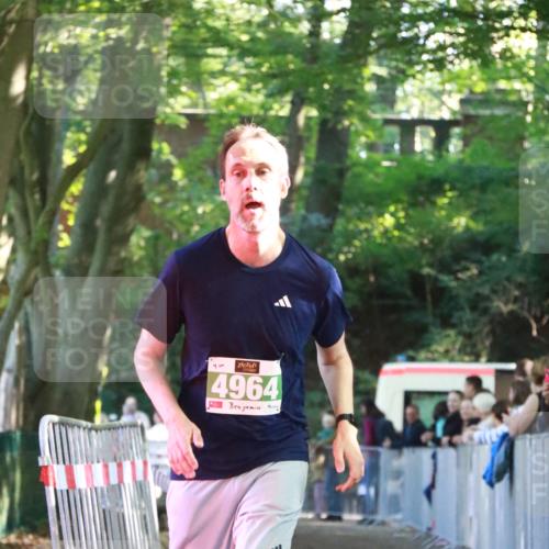 22.09.2024 - 32. Volkslauf durch das schöne Alstertal H.Heesch http://msf.ph/oto/7112110 22.09.2024 10:56:13 Ziel 4026, 4964 meine-sportfotos.de