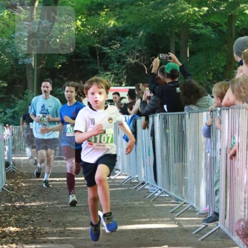 22.09.2024 - 32. Volkslauf durch das schöne Alstertal H.Heesch http://msf.ph/oto/7112404 22.09.2024 10:56:52 Ziel 4107, 4127, 4156 meine-sportfotos.de