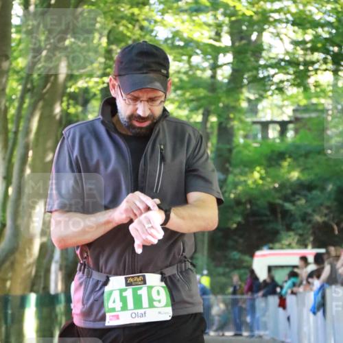 22.09.2024 - 32. Volkslauf durch das schöne Alstertal H.Heesch http://msf.ph/oto/7112717 22.09.2024 10:57:18 Ziel 4091, 4119, 4161 meine-sportfotos.de