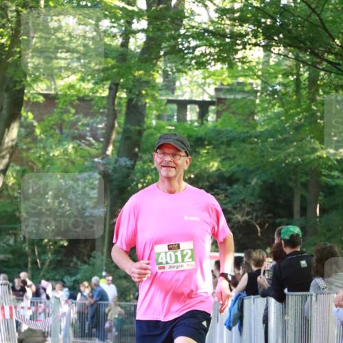 22.09.2024 - 32. Volkslauf durch das schöne Alstertal H.Heesch http://msf.ph/oto/7112852 22.09.2024 10:57:42 Ziel 4012, 4062 meine-sportfotos.de