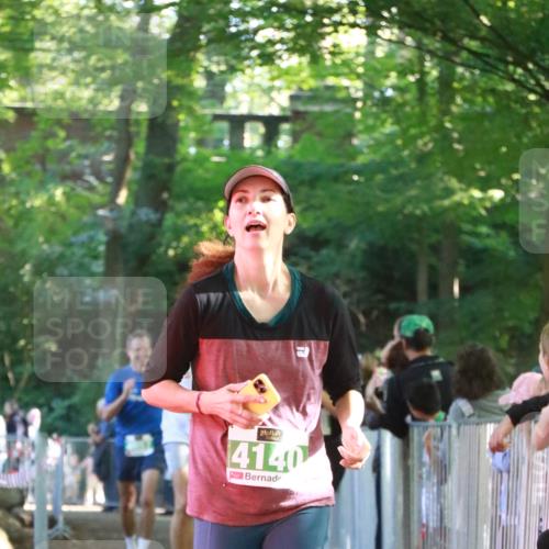 22.09.2024 - 32. Volkslauf durch das schöne Alstertal H.Heesch http://msf.ph/oto/7112920 22.09.2024 10:57:53 Ziel 4056, 4118, 4140, 4957, 4969 meine-sportfotos.de