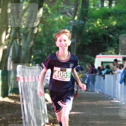 22.09.2024 - 32. Volkslauf durch das schöne Alstertal H.Heesch http://msf.ph/oto/7113034 22.09.2024 10:58:01 Ziel 4055, 4056, 4100, 4118, 4957, 4969 meine-sportfotos.de