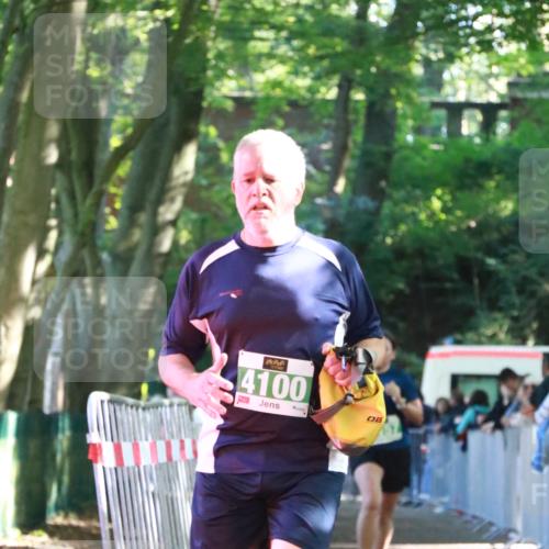 22.09.2024 - 32. Volkslauf durch das schöne Alstertal H.Heesch http://msf.ph/oto/7113065 22.09.2024 10:58:06 Ziel 4055, 4100, 4157 meine-sportfotos.de