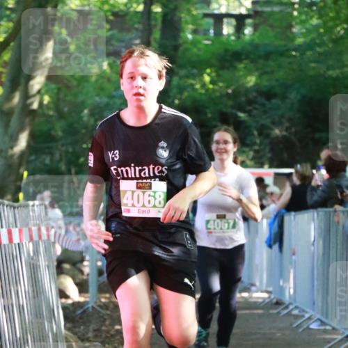 22.09.2024 - 32. Volkslauf durch das schöne Alstertal H.Heesch http://msf.ph/oto/7113275 22.09.2024 10:59:07 Ziel 4067, 4068, 4089 meine-sportfotos.de