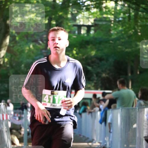 22.09.2024 - 32. Volkslauf durch das schöne Alstertal H.Heesch http://msf.ph/oto/7113460 22.09.2024 10:59:33 Ziel 4112, 4167 meine-sportfotos.de