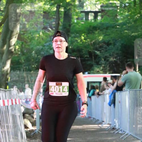 22.09.2024 - 32. Volkslauf durch das schöne Alstertal H.Heesch http://msf.ph/oto/7113548 22.09.2024 10:59:52 Ziel 4014, 4115, 4129 meine-sportfotos.de