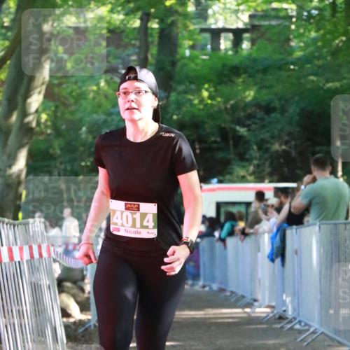 22.09.2024 - 32. Volkslauf durch das schöne Alstertal H.Heesch http://msf.ph/oto/7113552 22.09.2024 10:59:52 Ziel 4014, 4115, 4129 meine-sportfotos.de