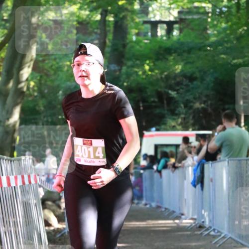 22.09.2024 - 32. Volkslauf durch das schöne Alstertal H.Heesch http://msf.ph/oto/7113557 22.09.2024 10:59:52 Ziel 4014, 4115, 4129 meine-sportfotos.de