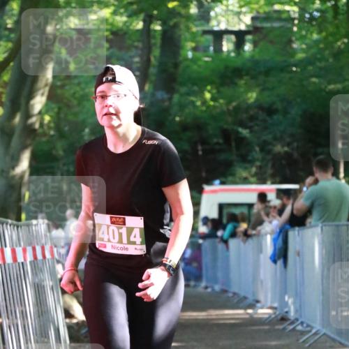 22.09.2024 - 32. Volkslauf durch das schöne Alstertal H.Heesch http://msf.ph/oto/7113562 22.09.2024 10:59:52 Ziel 4014, 4115, 4129 meine-sportfotos.de