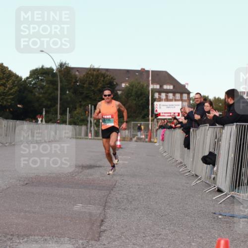 03.10.2024 - Köhlbrandbrückenlauf H.Heesch http://msf.ph/oto/7137799 03.10.2024 09:39:46 Ziel 3735 meine-sportfotos.de