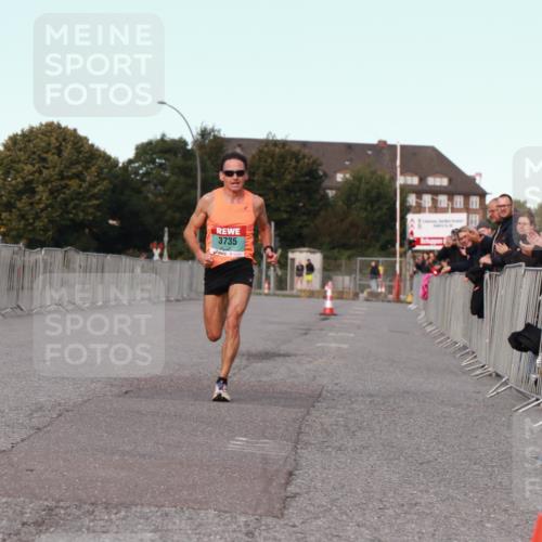 03.10.2024 - Köhlbrandbrückenlauf H.Heesch http://msf.ph/oto/7137800 03.10.2024 09:39:46 Ziel 3735 meine-sportfotos.de