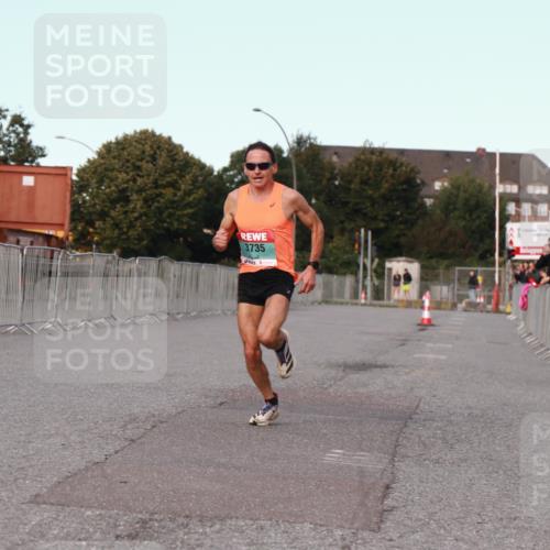 03.10.2024 - Köhlbrandbrückenlauf H.Heesch http://msf.ph/oto/7137801 03.10.2024 09:39:47 Ziel 3735 meine-sportfotos.de