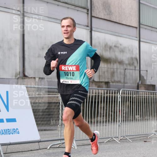 03.10.2024 - Köhlbrandbrückenlauf H.Heesch http://msf.ph/oto/7137812 03.10.2024 09:42:38 Ziel 1010 meine-sportfotos.de