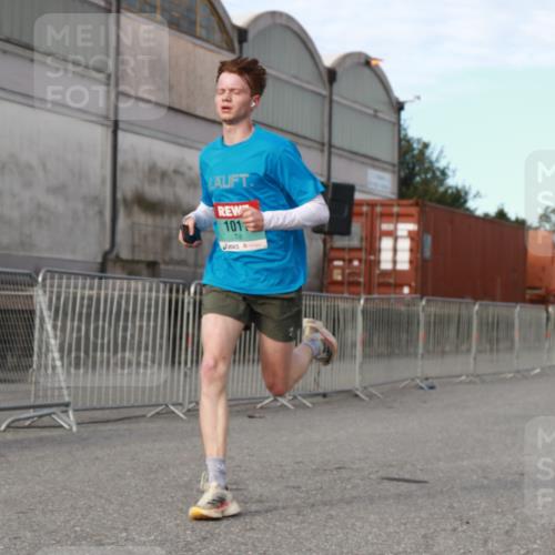 03.10.2024 - Köhlbrandbrückenlauf H.Heesch http://msf.ph/oto/7137854 03.10.2024 09:44:51 Ziel 1011, 1099 meine-sportfotos.de