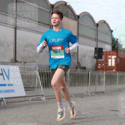 03.10.2024 - Köhlbrandbrückenlauf H.Heesch http://msf.ph/oto/7137857 03.10.2024 09:44:52 Ziel 1011, 1099 meine-sportfotos.de