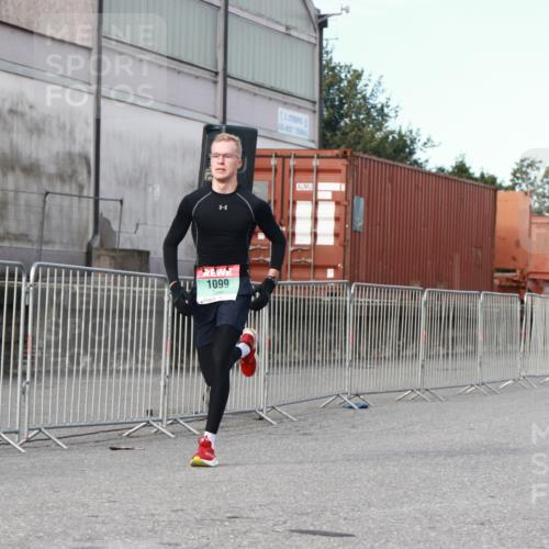 03.10.2024 - Köhlbrandbrückenlauf H.Heesch http://msf.ph/oto/7137859 03.10.2024 09:44:58 Ziel 1011, 1099 meine-sportfotos.de