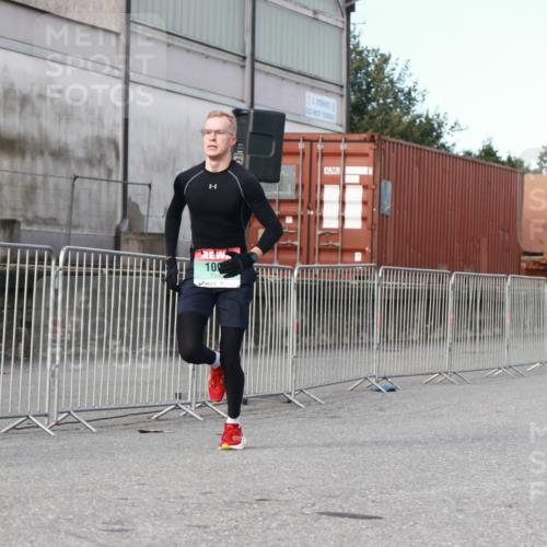 03.10.2024 - Köhlbrandbrückenlauf H.Heesch http://msf.ph/oto/7137861 03.10.2024 09:44:58 Ziel 1011, 1099 meine-sportfotos.de