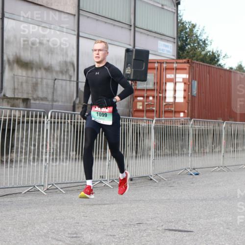 03.10.2024 - Köhlbrandbrückenlauf H.Heesch http://msf.ph/oto/7137863 03.10.2024 09:44:58 Ziel 1011, 1099 meine-sportfotos.de