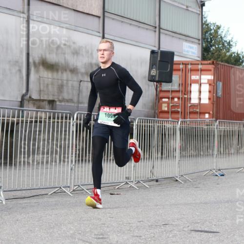 03.10.2024 - Köhlbrandbrückenlauf H.Heesch http://msf.ph/oto/7137866 03.10.2024 09:44:58 Ziel 1011, 1099 meine-sportfotos.de