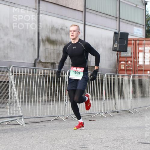 03.10.2024 - Köhlbrandbrückenlauf H.Heesch http://msf.ph/oto/7137868 03.10.2024 09:44:58 Ziel 1011, 1099 meine-sportfotos.de