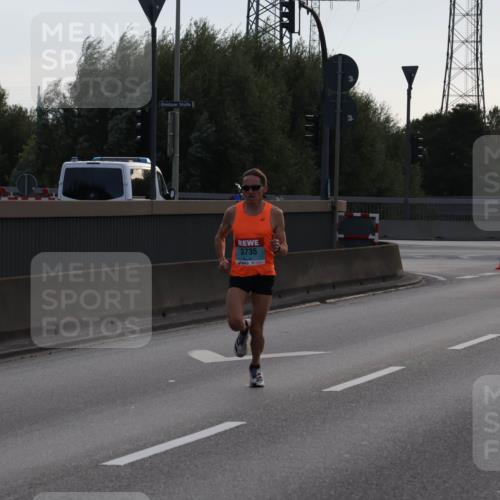 03.10.2024 - Köhlbrandbrückenlauf Luisa Fischer http://msf.ph/oto/7138092 03.10.2024 09:08:26 Position 3 3735 meine-sportfotos.de