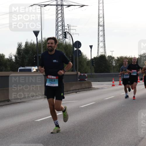 03.10.2024 - Köhlbrandbrückenlauf Luisa Fischer http://msf.ph/oto/7138178 03.10.2024 09:09:47 Position 3 2423, 3676, 947, 020 meine-sportfotos.de