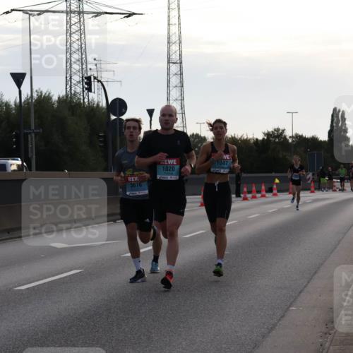 03.10.2024 - Köhlbrandbrückenlauf Luisa Fischer http://msf.ph/oto/7138183 03.10.2024 09:09:50 Position 3 3676, 1020, 1047 meine-sportfotos.de