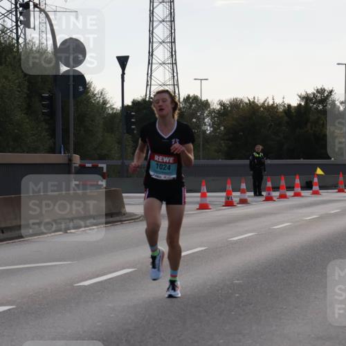 03.10.2024 - Köhlbrandbrückenlauf Luisa Fischer http://msf.ph/oto/7138196 03.10.2024 09:09:56 Position 3 1024 meine-sportfotos.de