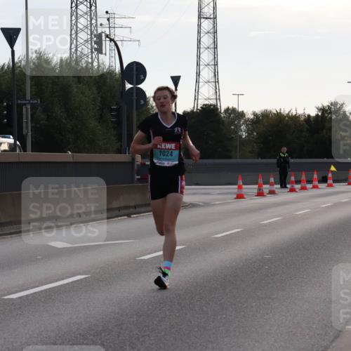 03.10.2024 - Köhlbrandbrückenlauf Luisa Fischer http://msf.ph/oto/7138198 03.10.2024 09:09:57 Position 3 1024 meine-sportfotos.de