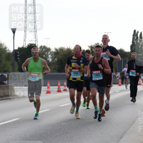 03.10.2024 - Köhlbrandbrückenlauf Luisa Fischer http://msf.ph/oto/7138221 03.10.2024 09:10:08 Position 3 165, 1018, 1054, 1063, 1030 meine-sportfotos.de