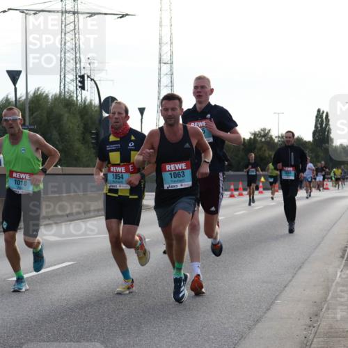 03.10.2024 - Köhlbrandbrückenlauf Luisa Fischer http://msf.ph/oto/7138237 03.10.2024 09:10:10 Position 3 1018, 1054, 1063, 1030 meine-sportfotos.de