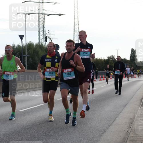 03.10.2024 - Köhlbrandbrückenlauf Luisa Fischer http://msf.ph/oto/7138239 03.10.2024 09:10:10 Position 3 1018, 1054, 1063, 1165 meine-sportfotos.de